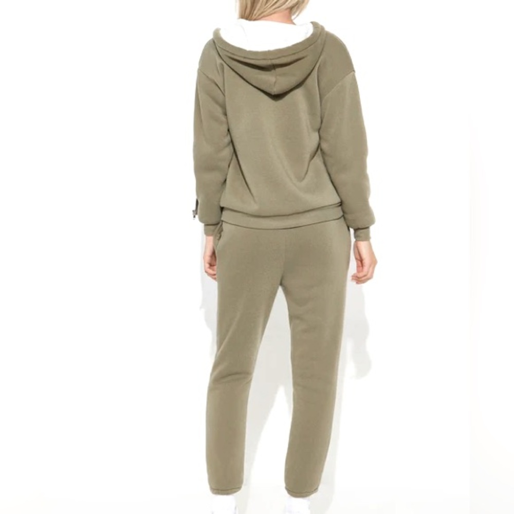 Let’s Be Besties Sherpa Jogger Set NEW 🏷️ - Picture 2 of 4
